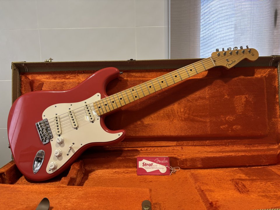 FENDER STRATOCASTER  56 STRAT CLOSET CLASSIC FRD Cunetto John Cruz