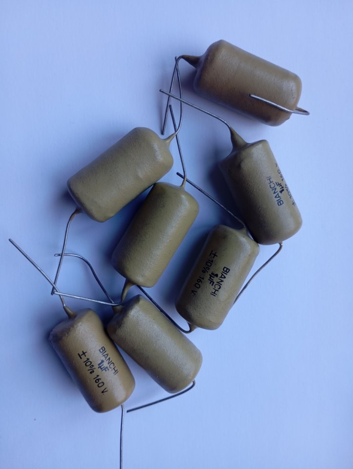 Condensadores vintage BIANCHI de 1µF y 160V, tolerancia ±10%. de segunda mano · Foto 2 de 2 · Barcelona · 1 €