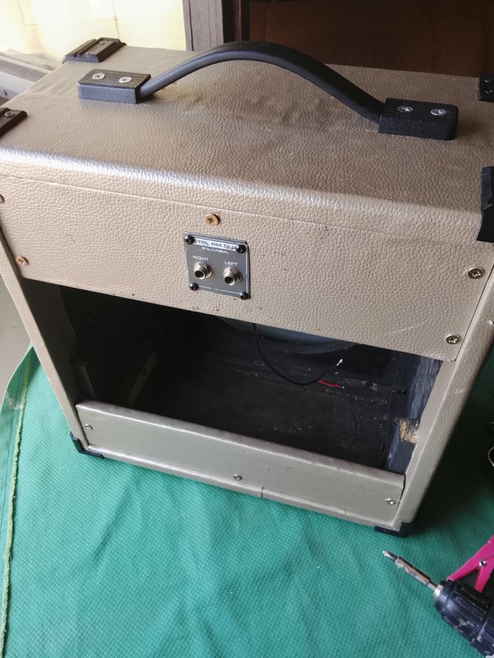 Pantalla artesanal 1x12 en tolex ( de muy reducidas dimensiones) de segunda mano · Foto 2 de 10 · Cáceres · 65 €