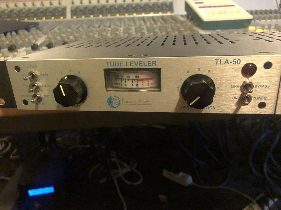 2 Summit TLA50 con adaptador de Rack