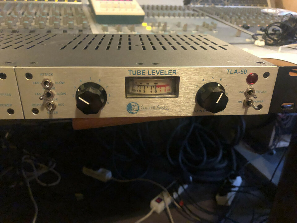 2 Summit TLA50 con adaptador de Rack