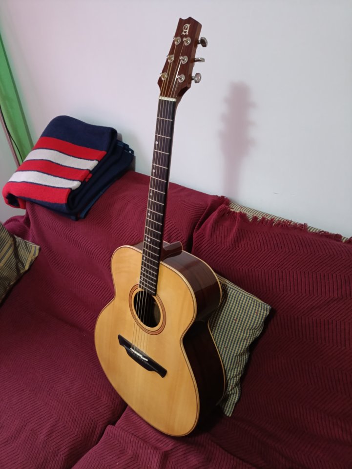 Guitarra acústica Alhambra modelo J2 AB