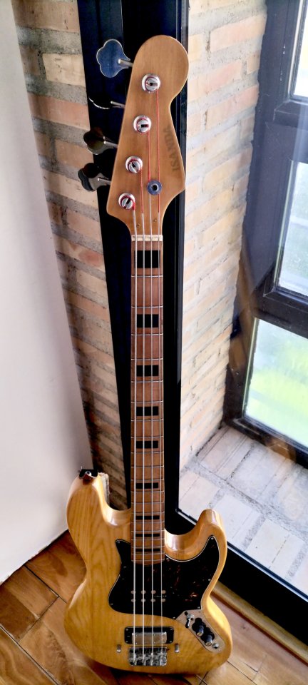 Isanda Jazz Bass