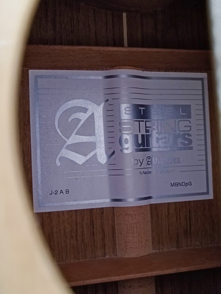 Guitarra acústica Alhambra modelo J2 AB