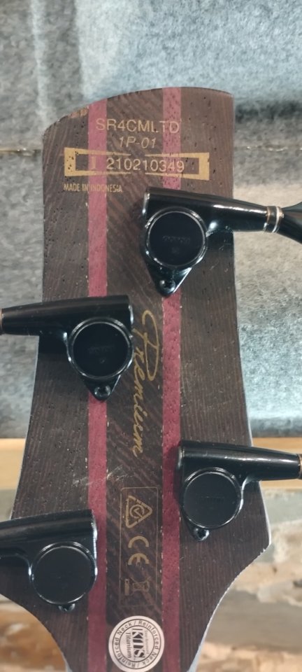 Bajo Ibanez Premium SR4CMLTD-CIL