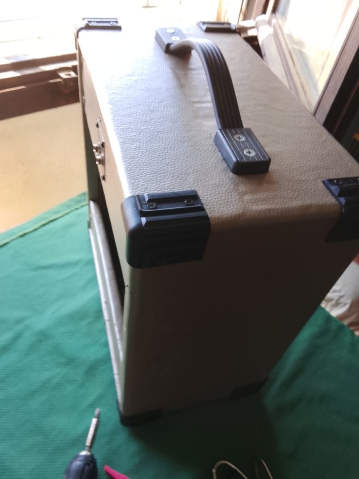 Pantalla artesanal 1x12 en tolex ( de muy reducidas dimensiones) de segunda mano · Foto 6 de 10 · Cáceres · 65 €