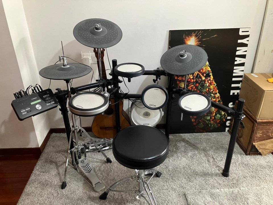 Vendo Yamaha DTX582K E-Drum Set de segunda mano · Foto 1 de 7 · A Coruña · 900 €