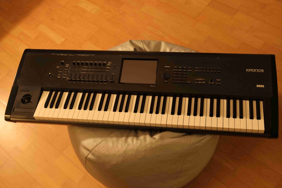 Korg Kronos 73 de segunda mano · Foto 1 de 10 · Barcelona · 1750 €