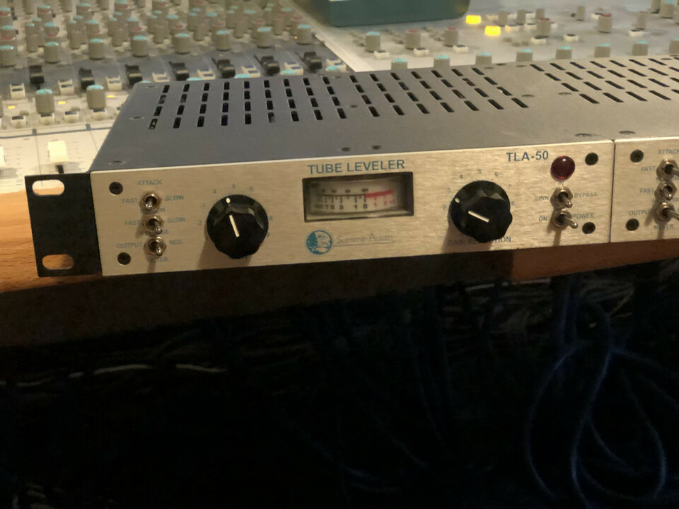 2 Summit TLA50 con adaptador de Rack