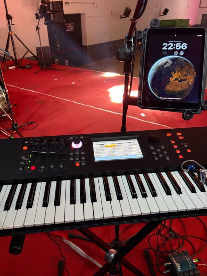 Yamaha MODX7+ con estuche a medida Thon de segunda mano · Foto 2 de 5 · Guadalajara · 1200 €