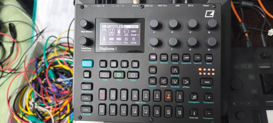 Elektron Digitone II de segunda mano · Foto 1 de 3 · Ciudad Real · 800 €