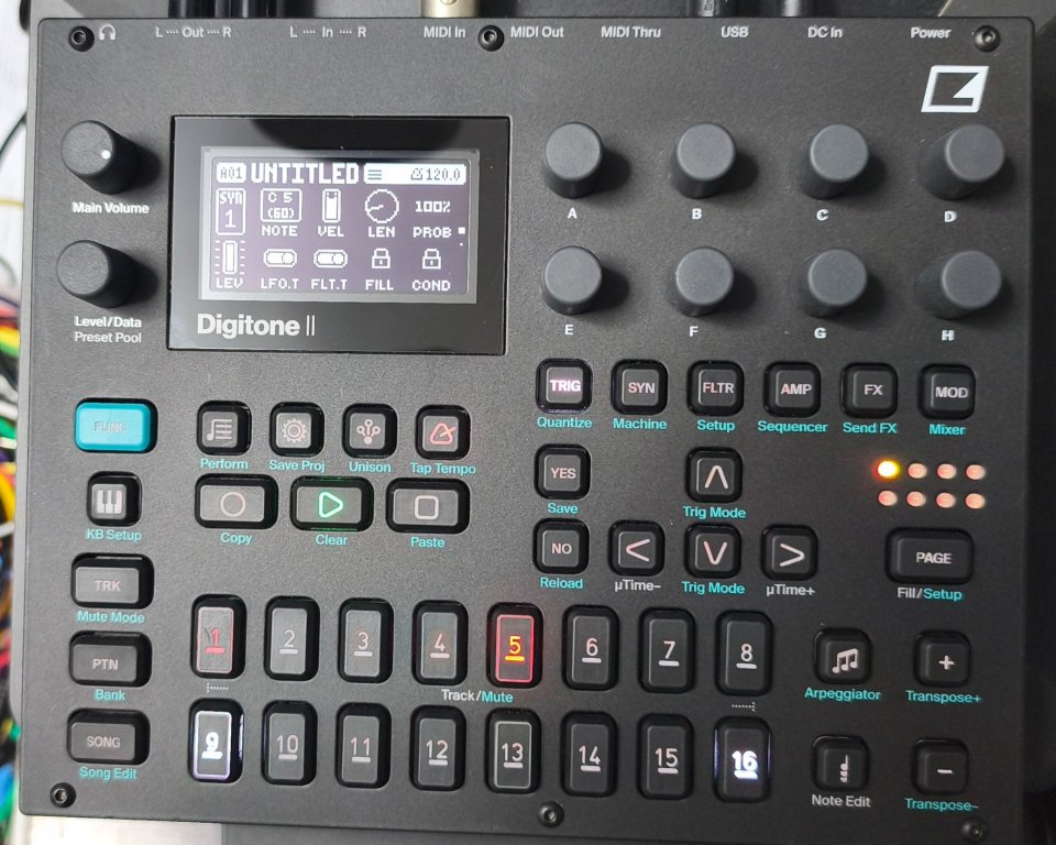 Elektron Digitone II de segunda mano · Foto 2 de 3 · Ciudad Real · 800 €