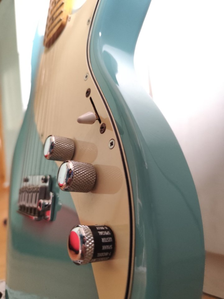 Guitarra Line 6 Variax 600 de segunda mano · Foto 3 de 8 · Badajoz · 500 €