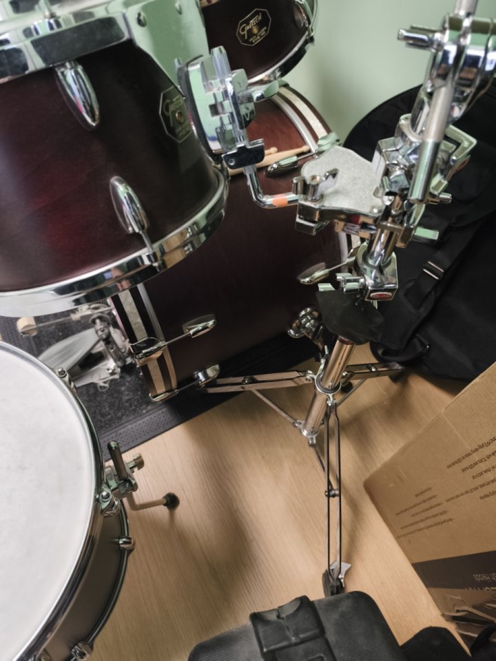 Batería completa Gretsch con caja Caja Craviotto fundas, platos y trono