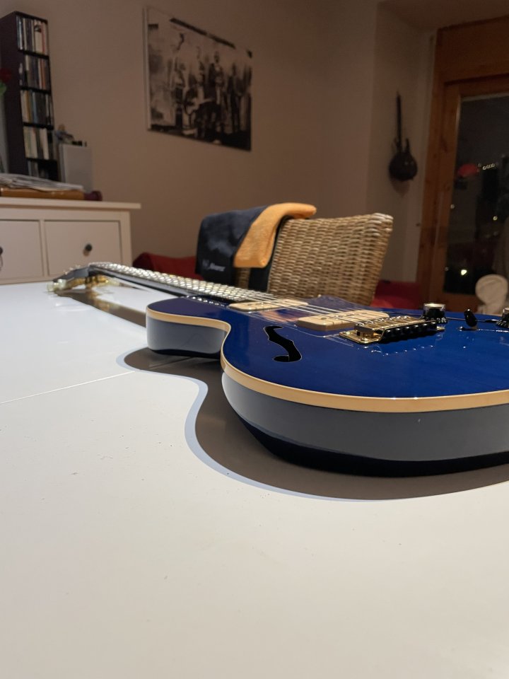 Gibson Blueshawk