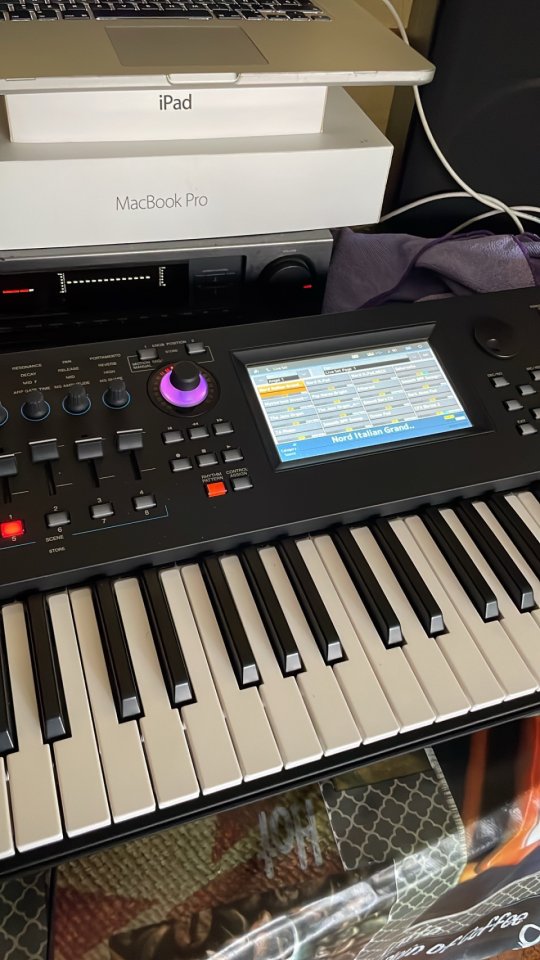Yamaha MODX7+ con estuche a medida Thon de segunda mano · Foto 5 de 5 · Guadalajara · 1200 €