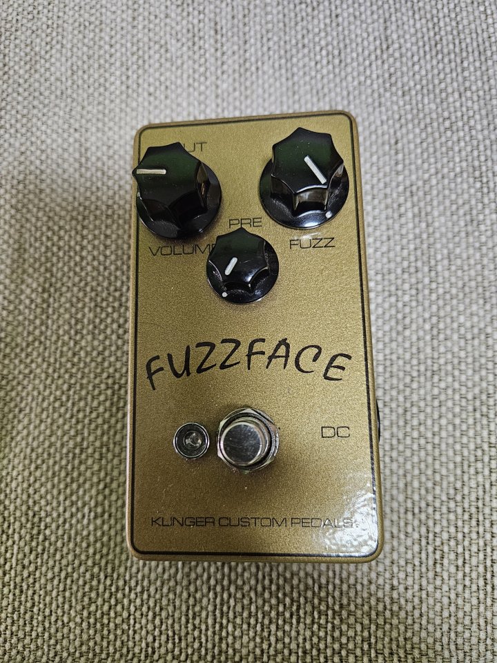 Fuzz face Klinger con mullard oc42 de segunda mano · Foto 1 de 2 · Valencia · 158 €