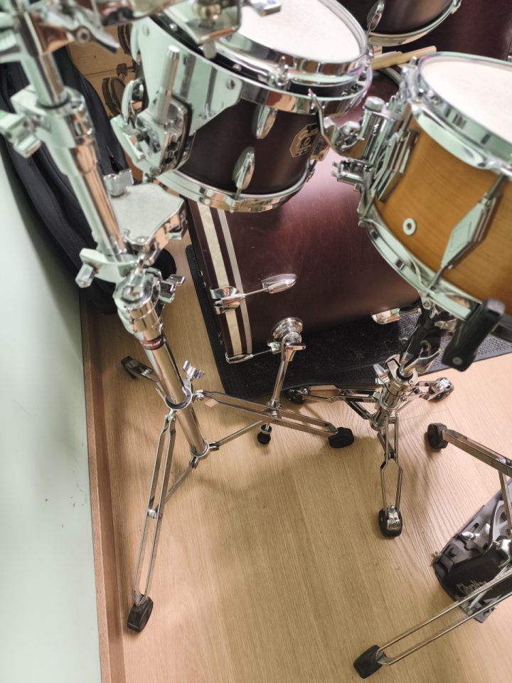 Batería completa Gretsch con caja Caja Craviotto fundas, platos y trono