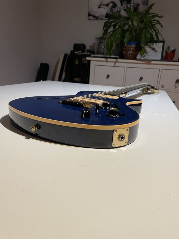 Gibson Blueshawk