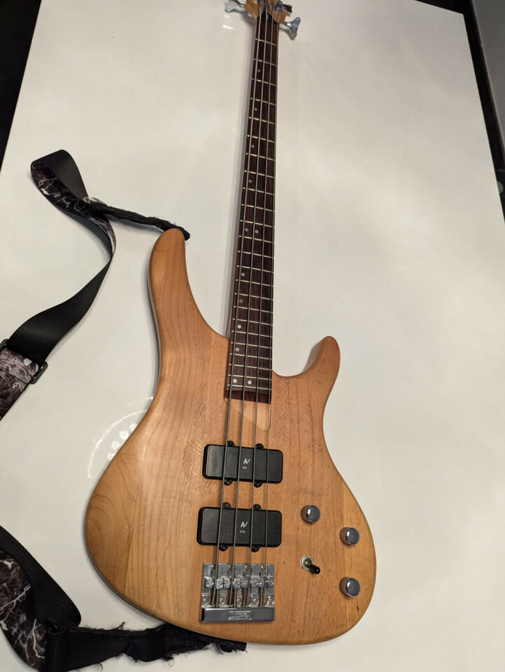 bajo Washburn Bantam Series XB-400