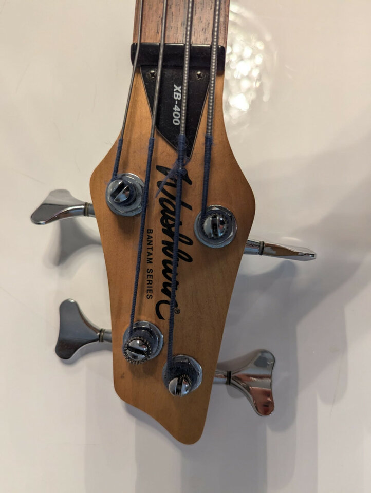 bajo Washburn Bantam Series XB-400