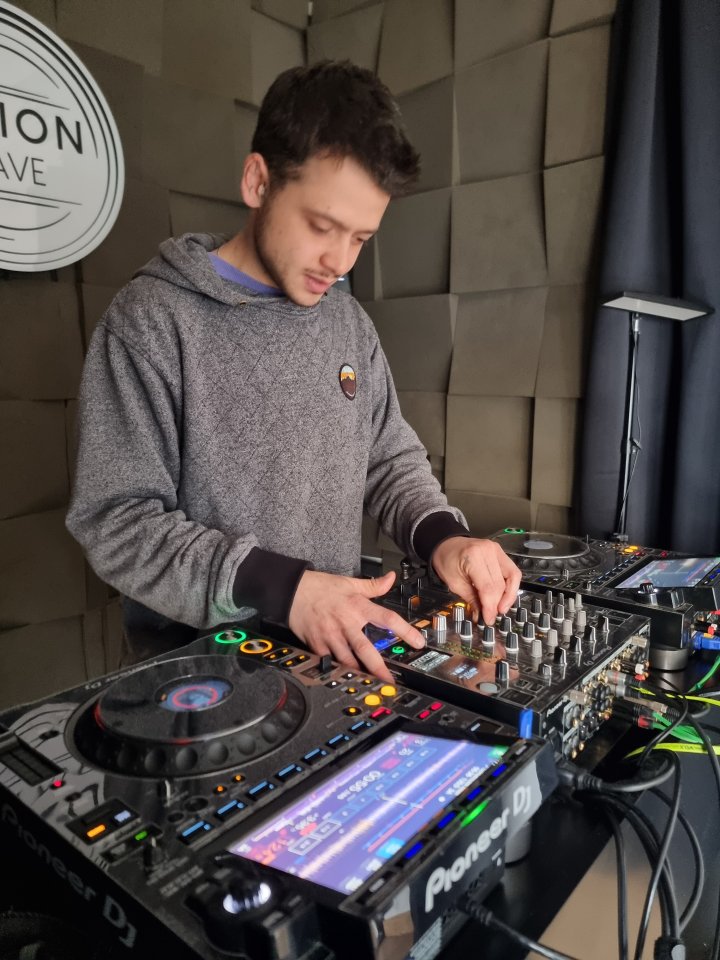 Clases DJ Con CDJ-3000 Pioneer , tambien con Vinilos,