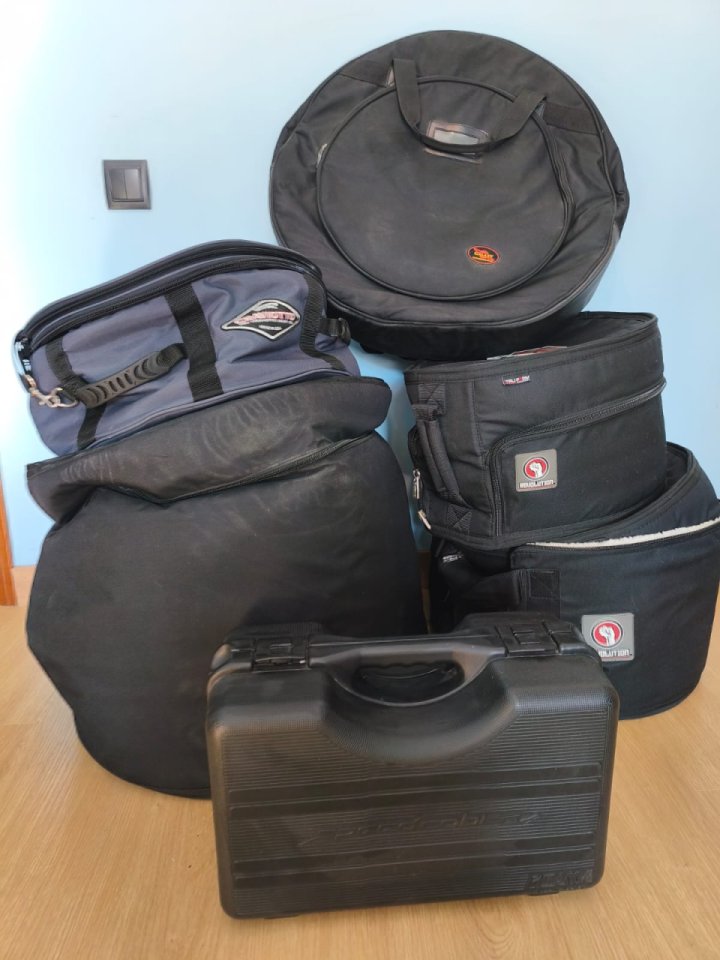 Batería completa Gretsch con caja Caja Craviotto fundas, platos y trono