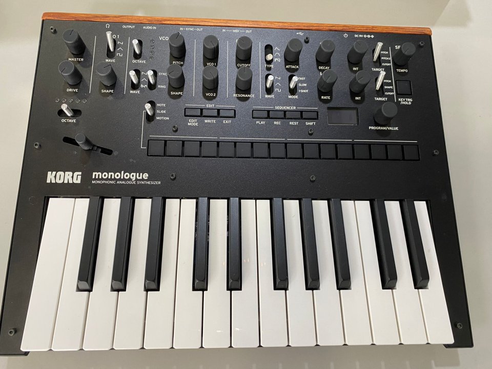 Korg monologue de segunda mano · Foto 1 de 3 · Sevilla · 190 €