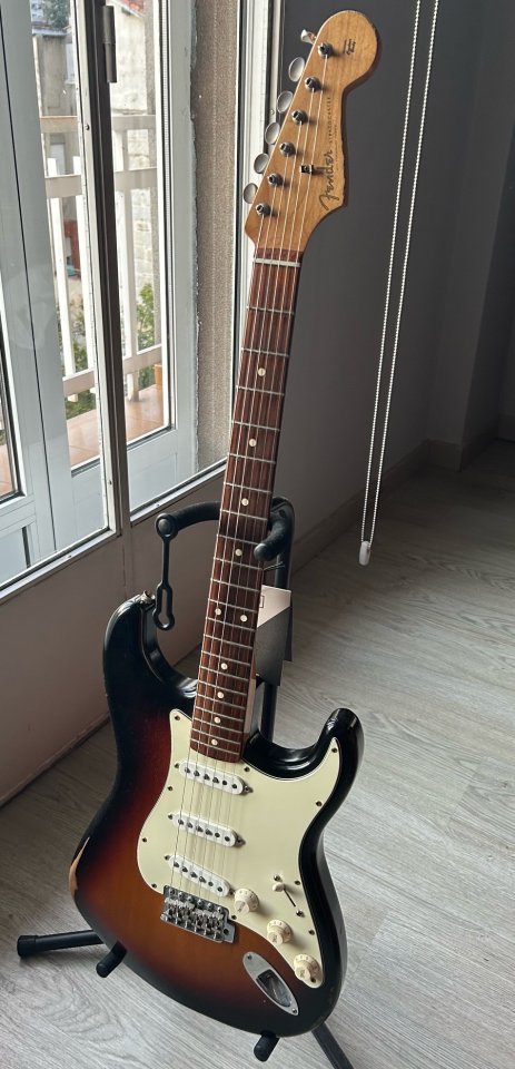 Fender stratocaster road worn 60s por strato Fender de arce de segunda mano · Foto 1 de 3 · Ourense