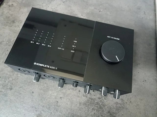 Interfaz de sonido NI Komplete Audio 6 MK2 de segunda mano · Foto 1 de 3 · Barcelona · 90 €