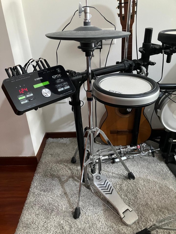 Vendo Yamaha DTX582K E-Drum Set de segunda mano · Foto 2 de 7 · A Coruña · 900 €