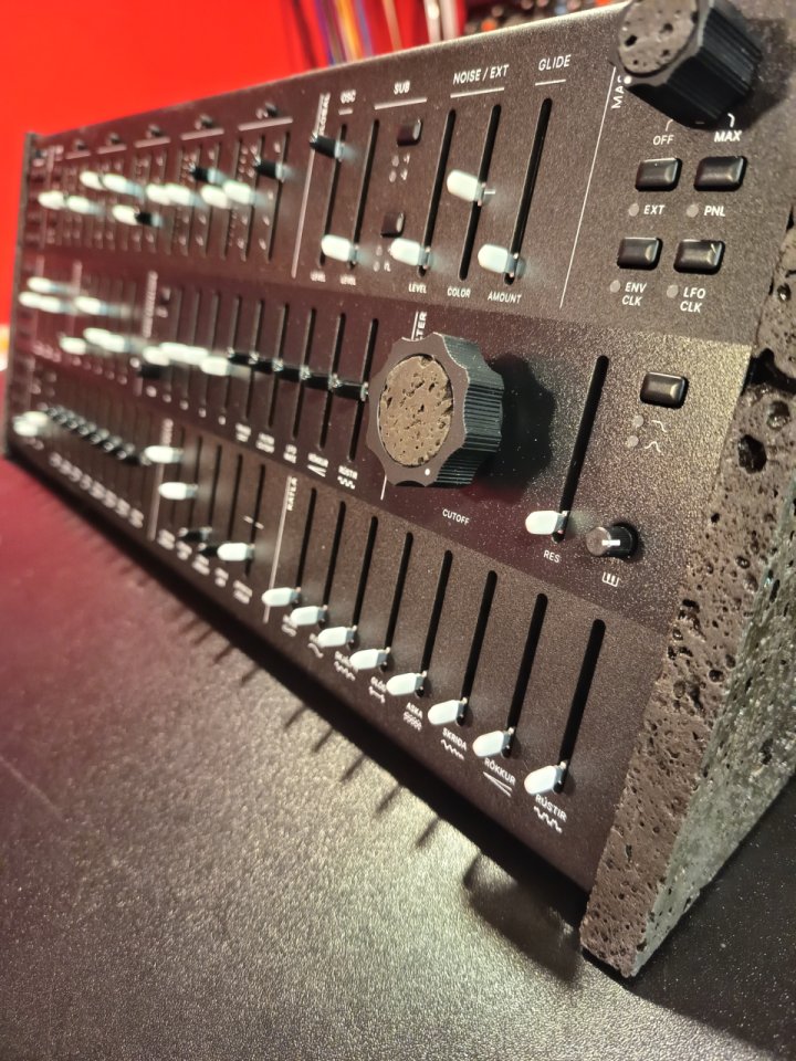 Genki Katla Voice Rotating PolySynth de segunda mano · Foto 3 de 8 · Barcelona · 3900 €