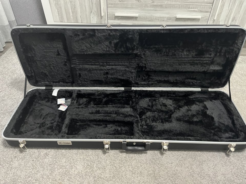 Estuche de bajo Thomann E-Bass Case ABS de segunda mano · Foto 1 de 4 · Valencia · 55 €