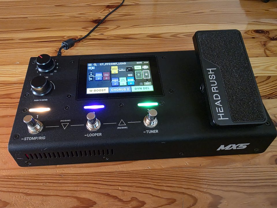 Headrush MX5 con Rigs añadidos. de segunda mano · Foto 1 de 9 · Zaragoza · 200 €