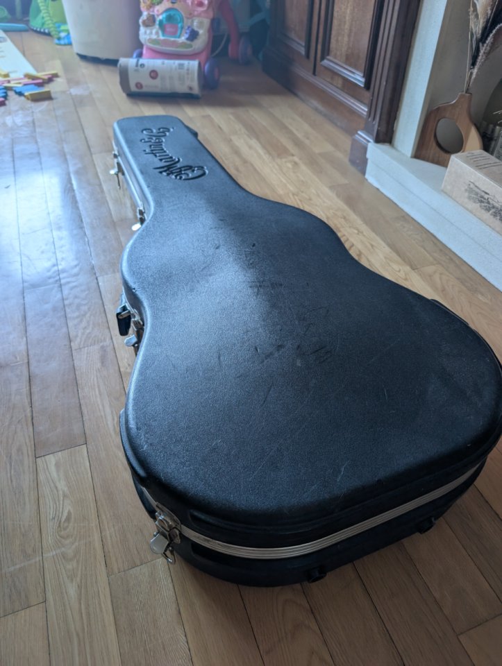 Martin estuche rígido de segunda mano · Foto 4 de 8 · Palencia · 145 €