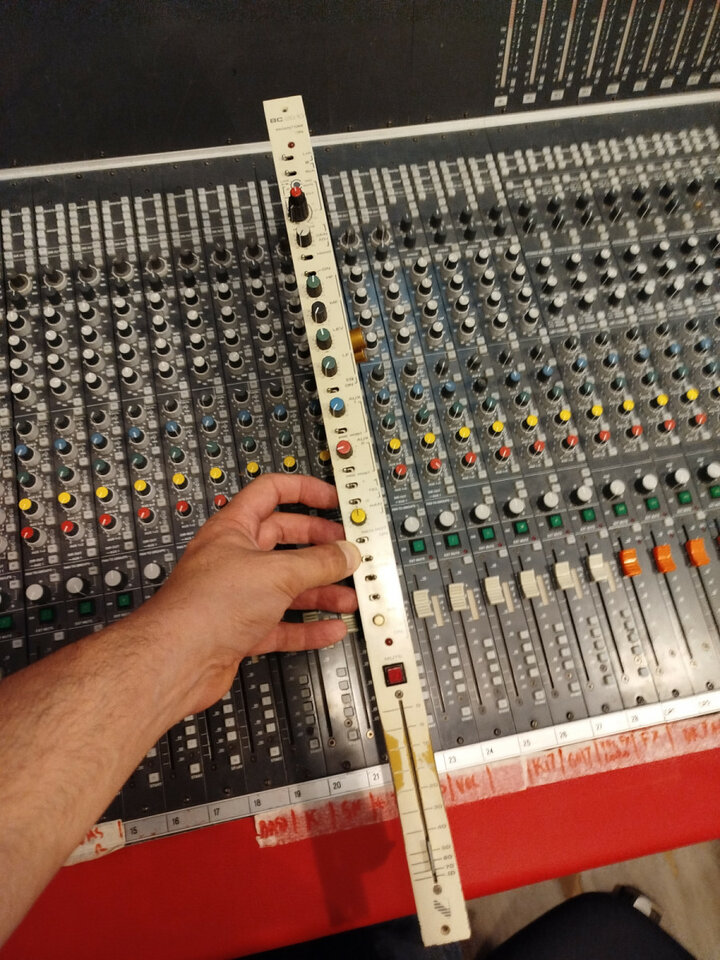 Previo discreto micro y línea AEQ BC2010