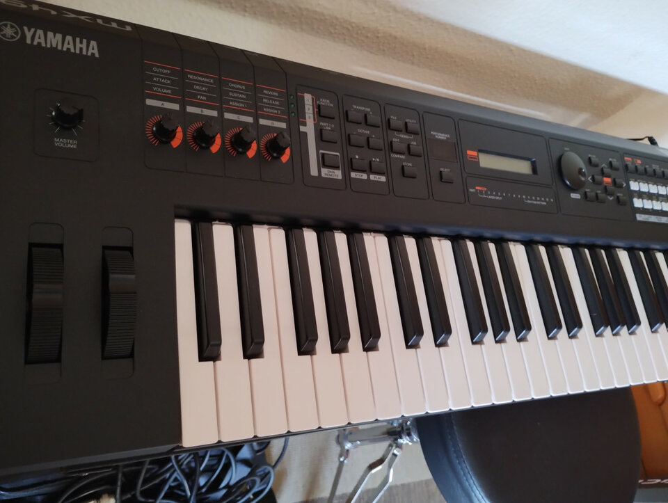 Yamaha MX49 V2 Black nuevo