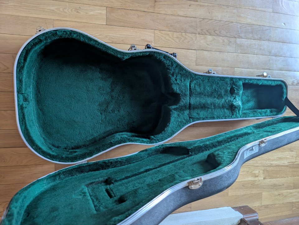 Martin estuche rígido de segunda mano · Foto 5 de 8 · Palencia · 145 €