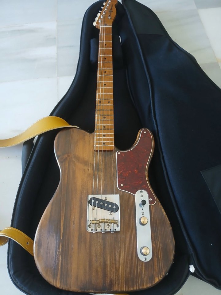 Nueva Mojo Guitars Esquire Custom Old Pine tipo telecaster ( no Fender) de segunda mano · Foto 1 de 7 · Sevilla · 595 €