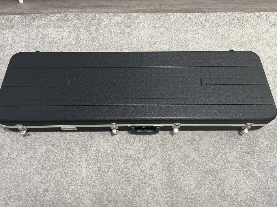 Estuche de bajo Thomann E-Bass Case ABS de segunda mano · Foto 4 de 4 · Valencia · 55 €