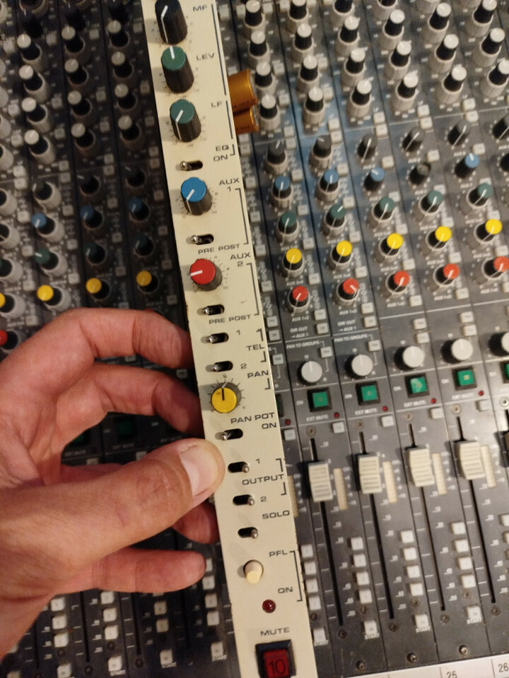 Previo discreto micro y línea AEQ BC2010