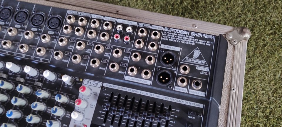Behringer SX2442FX + flight case de segunda mano · Foto 4 de 6 · Sevilla · 345 €