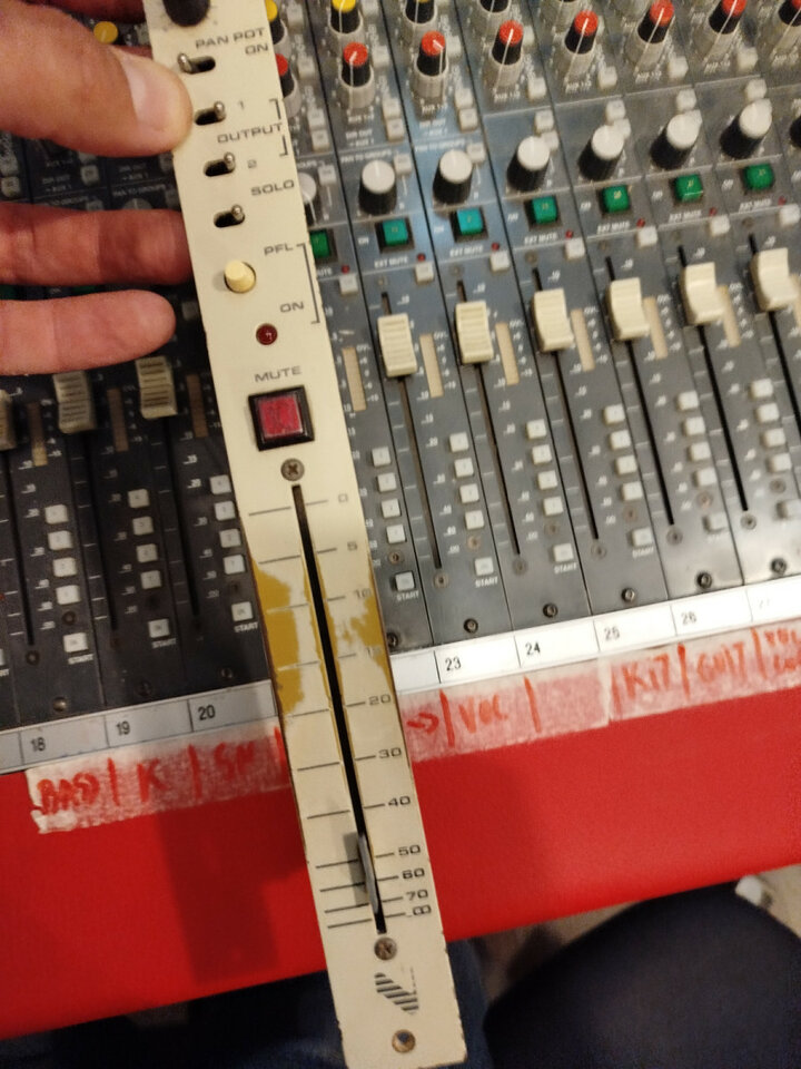 Previo discreto micro y línea AEQ BC2010