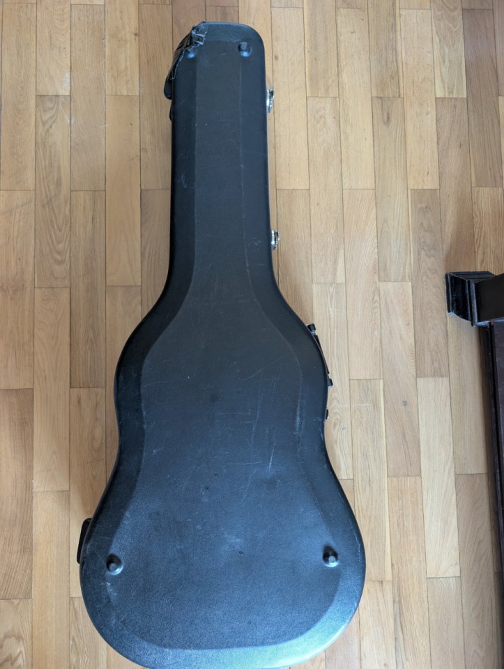 Martin estuche rígido de segunda mano · Foto 8 de 8 · Palencia · 145 €