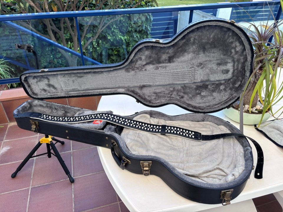 Gibson Midtown Standard Ebony de segunda mano · Foto 8 de 9 · Valencia · 1175 €
