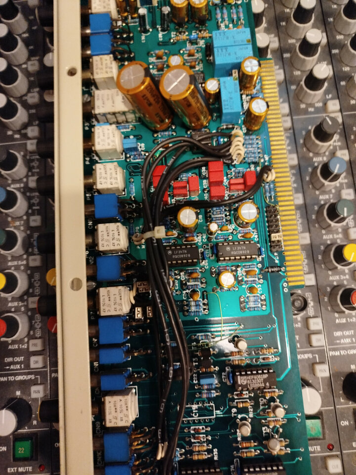 Previo discreto micro y línea AEQ BC2010