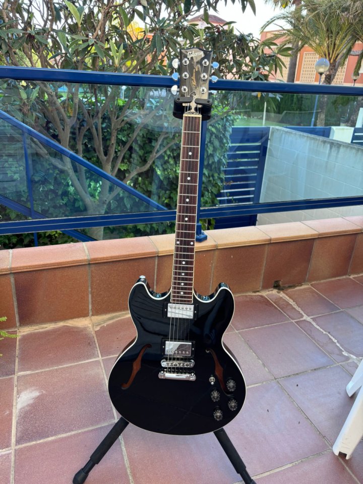 Gibson Midtown Standard Ebony de segunda mano · Foto 9 de 9 · Valencia · 1175 €