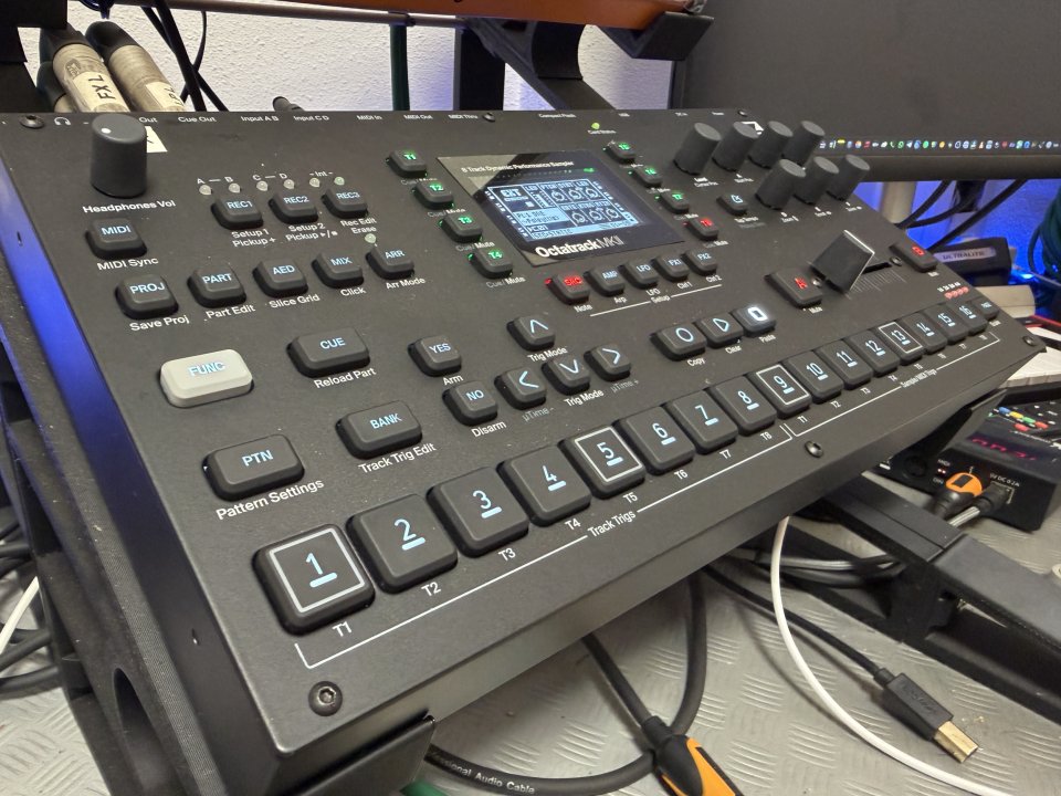 Elektron Octatrack mk2 Negra de segunda mano · Foto 4 de 7 · Tarragona · 1100 €