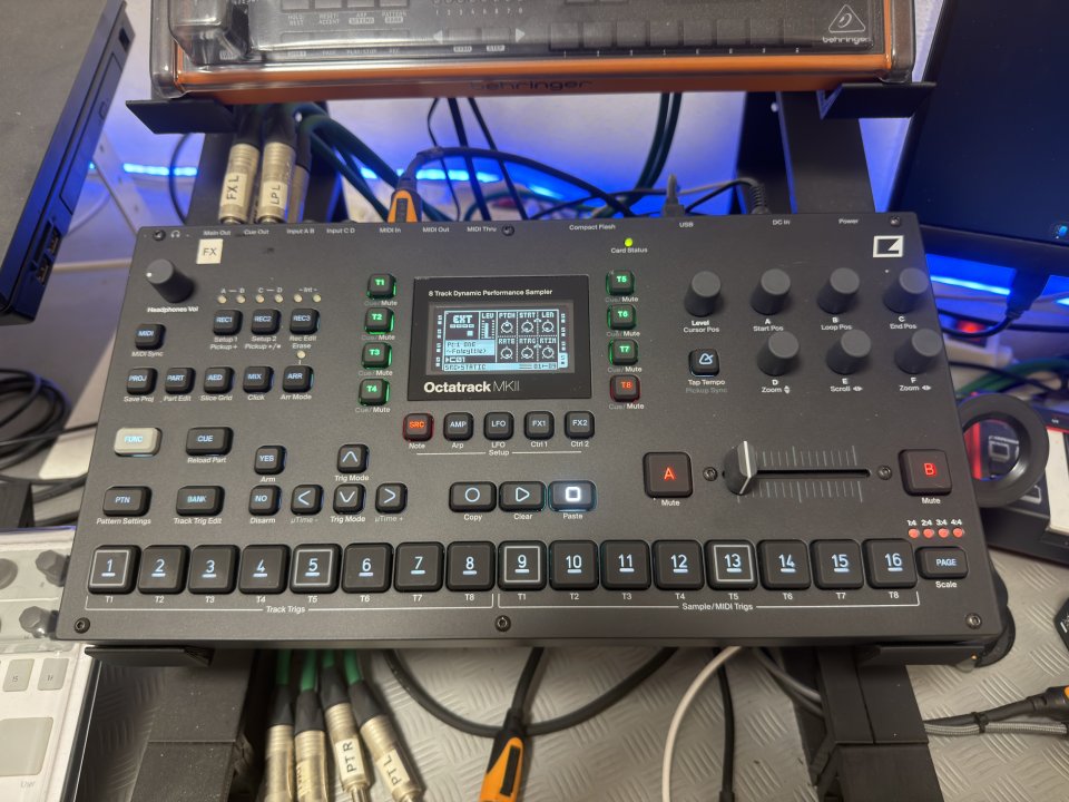 Elektron Octatrack mk2 Negra de segunda mano · Foto 1 de 7 · Tarragona · 1100 €