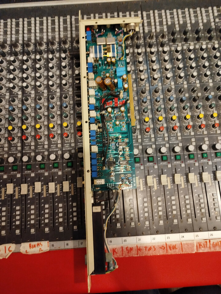 Previo discreto micro y línea AEQ BC2010